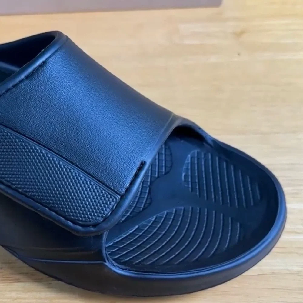 OOFOS OOahh Sport Flex Unisex Matt Black Recovery Slides Size: M: 5 W: 7 NWOT
